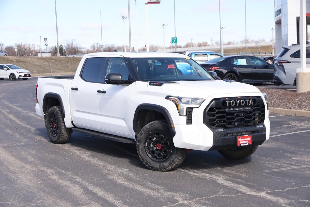 Toyota Tundra 4WD Vehicle Full-screen Gallery Image 2