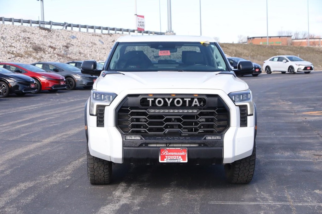 Toyota Tundra 4WD Vehicle Full-screen Gallery Image 4