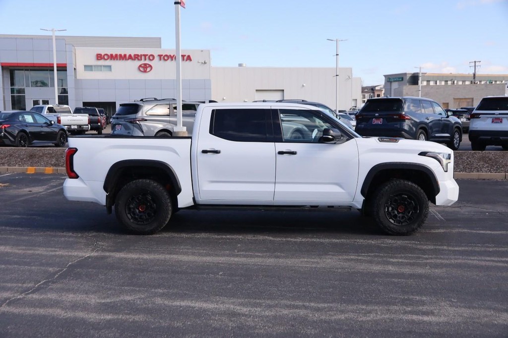 Toyota Tundra 4WD Vehicle Full-screen Gallery Image 5