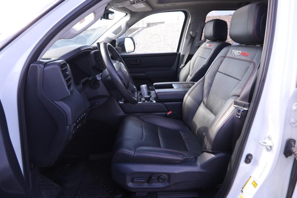 Toyota Tundra 4WD Vehicle Full-screen Gallery Image 8