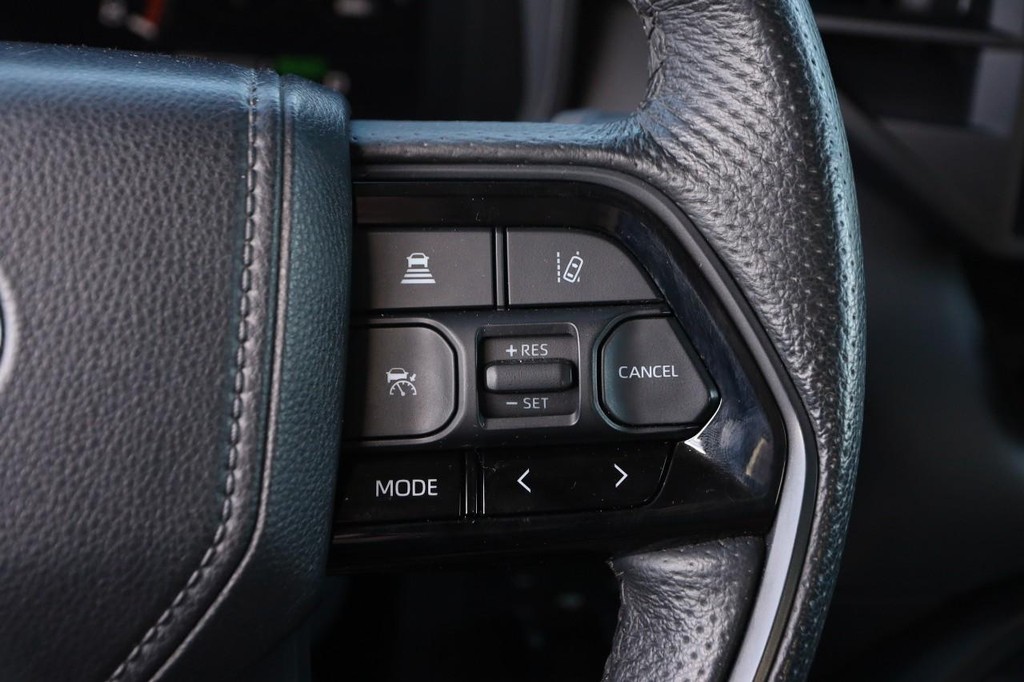 Toyota Tundra 4WD Vehicle Full-screen Gallery Image 13