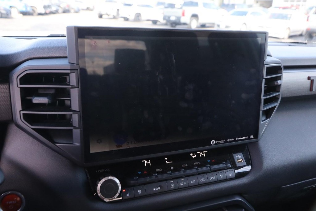 Toyota Tundra 4WD Vehicle Full-screen Gallery Image 16