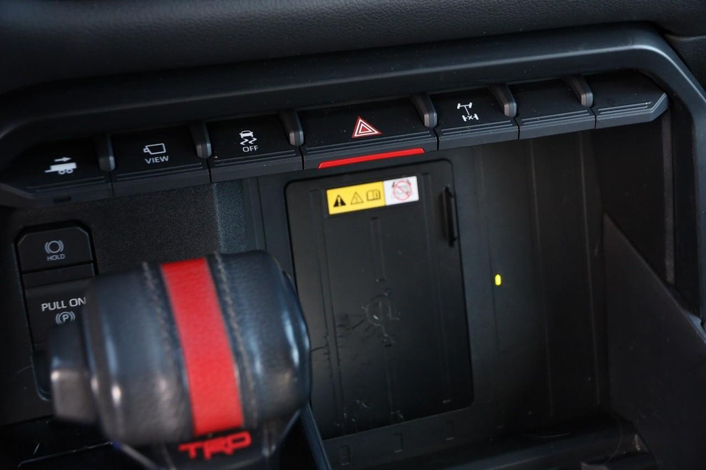 Toyota Tundra 4WD Vehicle Full-screen Gallery Image 21