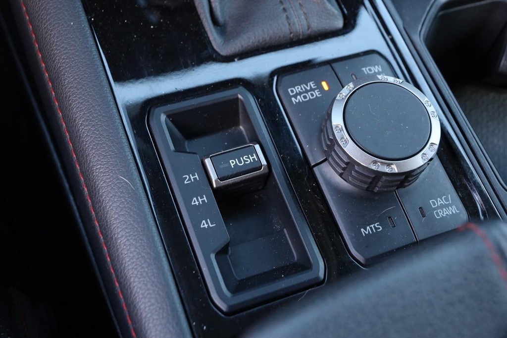 Toyota Tundra 4WD Vehicle Full-screen Gallery Image 23