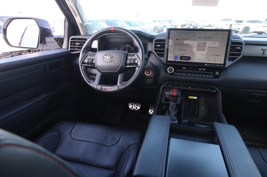 Toyota Tundra 4WD Vehicle Full-screen Gallery Image 26