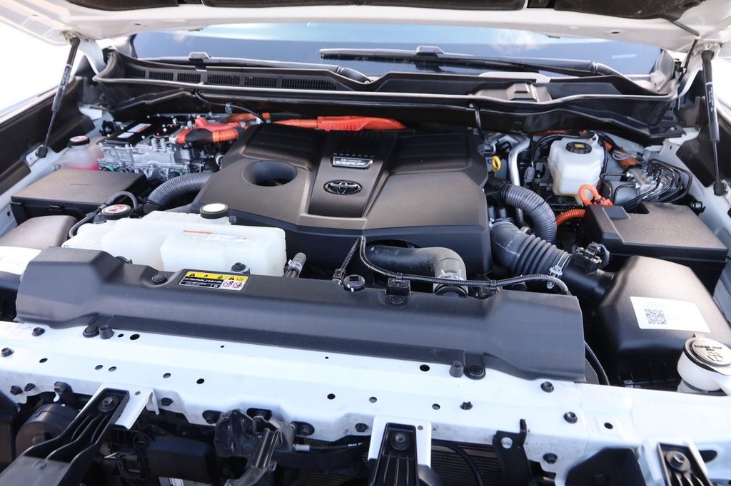 Toyota Tundra 4WD Vehicle Full-screen Gallery Image 31