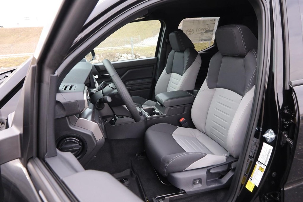 Toyota Tacoma Vehicle Full-screen Gallery Image 8