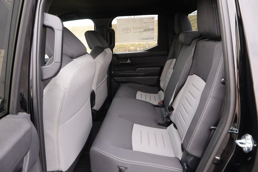 Toyota Tacoma Vehicle Full-screen Gallery Image 9