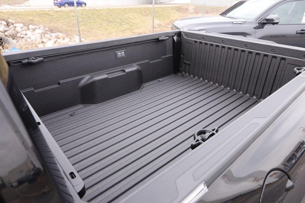 Toyota Tacoma Vehicle Full-screen Gallery Image 10