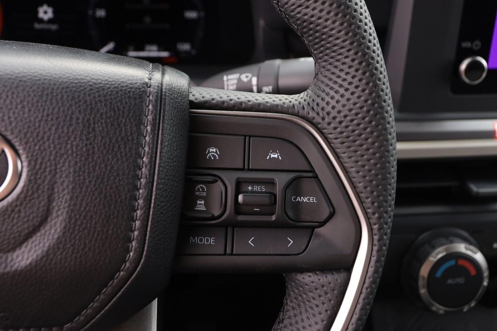 Toyota Tacoma Vehicle Full-screen Gallery Image 13