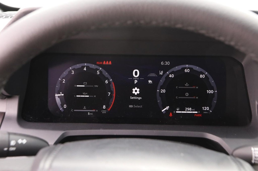 Toyota Tacoma Vehicle Full-screen Gallery Image 14