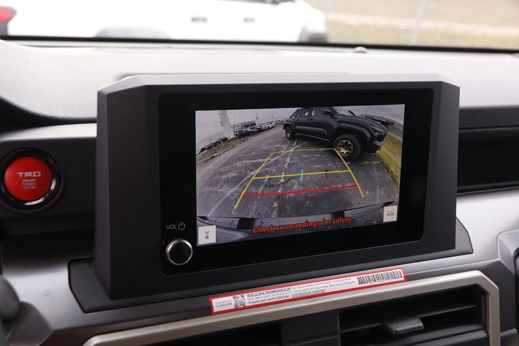 Toyota Tacoma Vehicle Full-screen Gallery Image 17