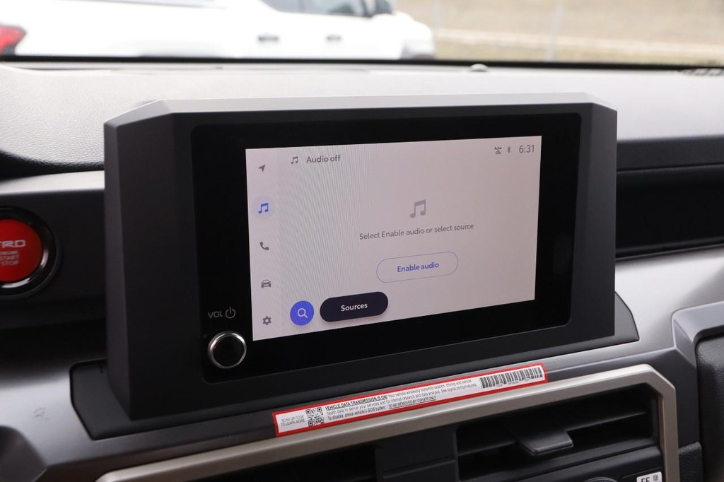 Toyota Tacoma Vehicle Full-screen Gallery Image 18