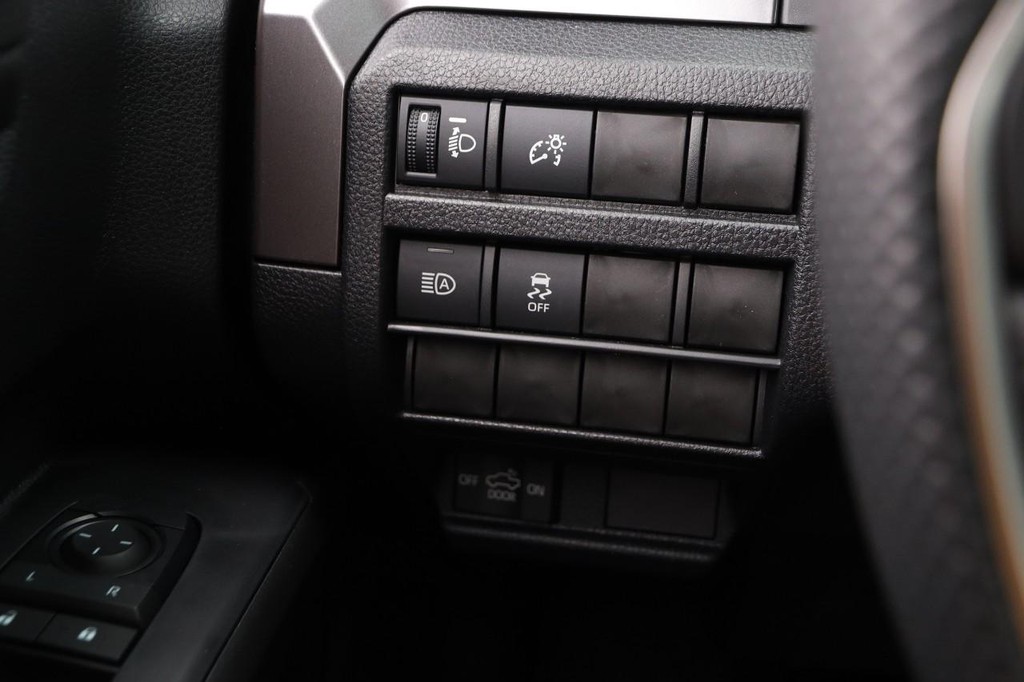 Toyota Tacoma Vehicle Full-screen Gallery Image 22