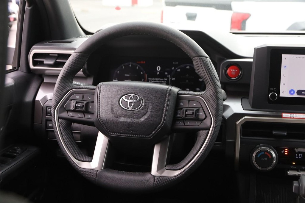 Toyota Tacoma Vehicle Full-screen Gallery Image 25