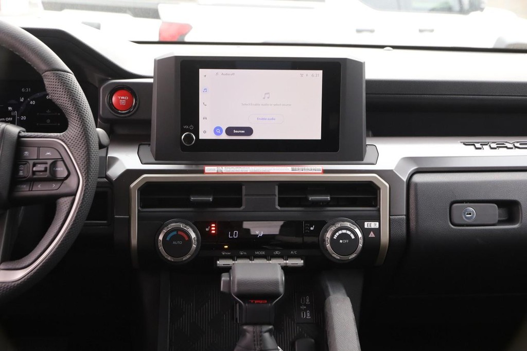 Toyota Tacoma Vehicle Full-screen Gallery Image 26