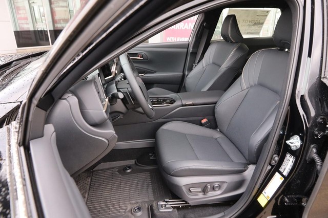 Toyota Crown Signia Vehicle Image 12