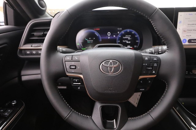 Toyota Crown Signia Vehicle Image 14