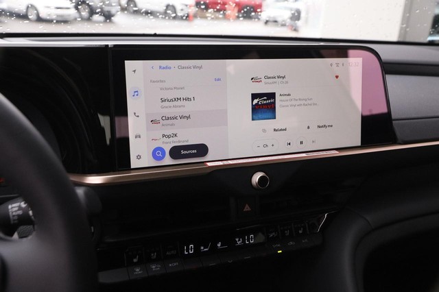 Toyota Crown Signia Vehicle Image 20