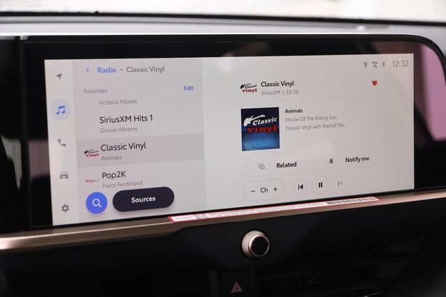 Toyota Crown Signia Vehicle Image 21