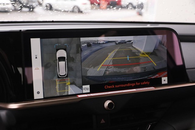 Toyota Crown Signia Vehicle Image 22