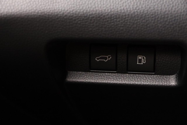 Toyota Crown Signia Vehicle Image 25