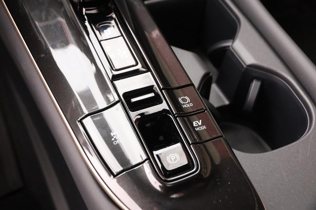 Toyota Crown Signia Vehicle Image 27