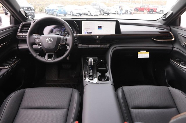 Toyota Crown Signia Vehicle Image 28