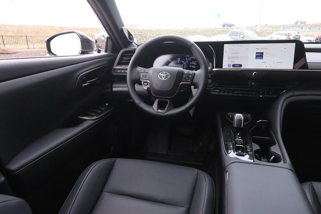 Toyota Crown Signia Vehicle Image 29
