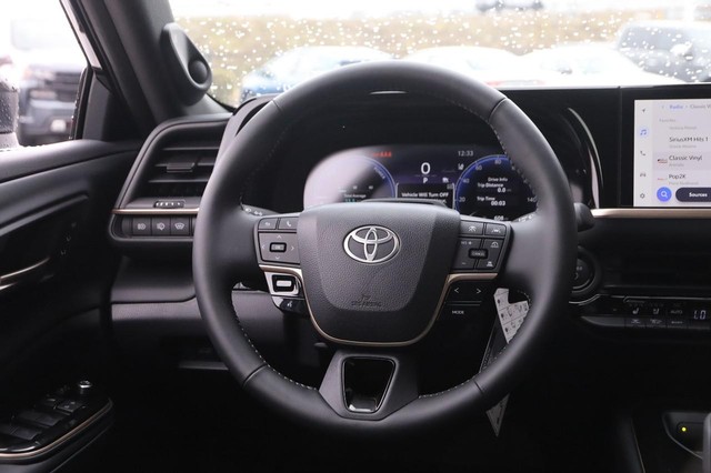 Toyota Crown Signia Vehicle Image 30