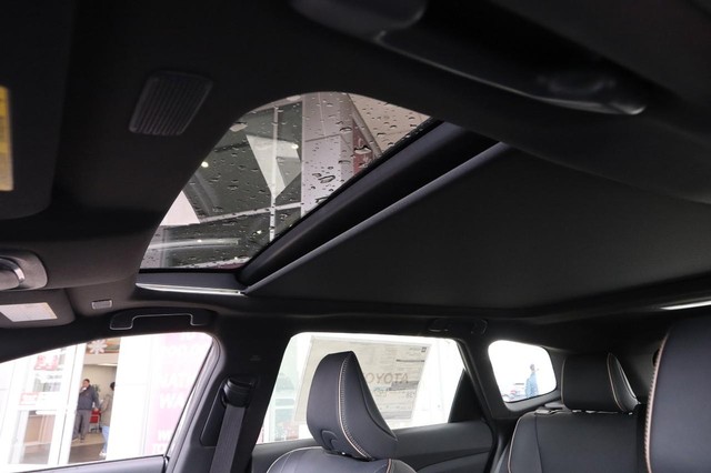 Toyota Crown Signia Vehicle Image 35