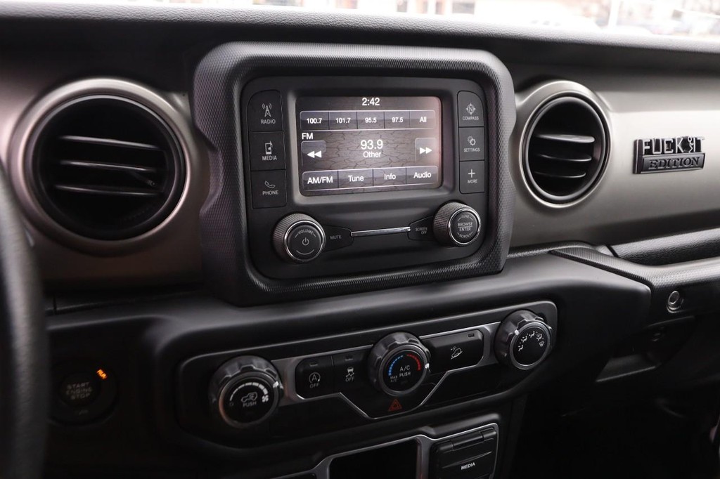 Jeep Wrangler Unlimited Vehicle Full-screen Gallery Image 16