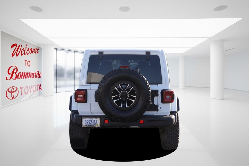 Jeep Wrangler Vehicle Full-screen Gallery Image 6