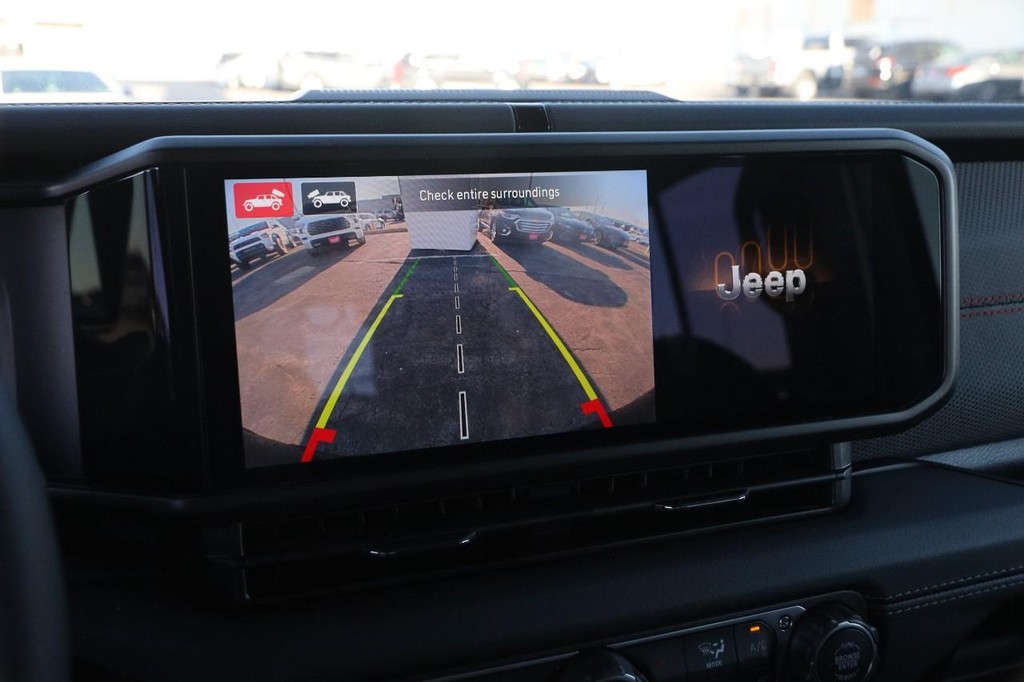 Jeep Wrangler Vehicle Full-screen Gallery Image 19