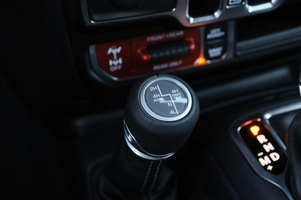 Jeep Wrangler Vehicle Full-screen Gallery Image 22