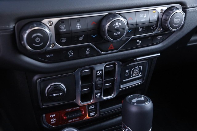 Jeep Wrangler Vehicle Image 20