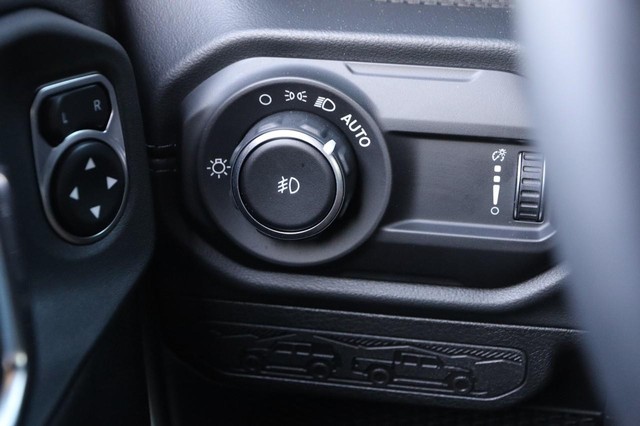 Jeep Wrangler Vehicle Image 23