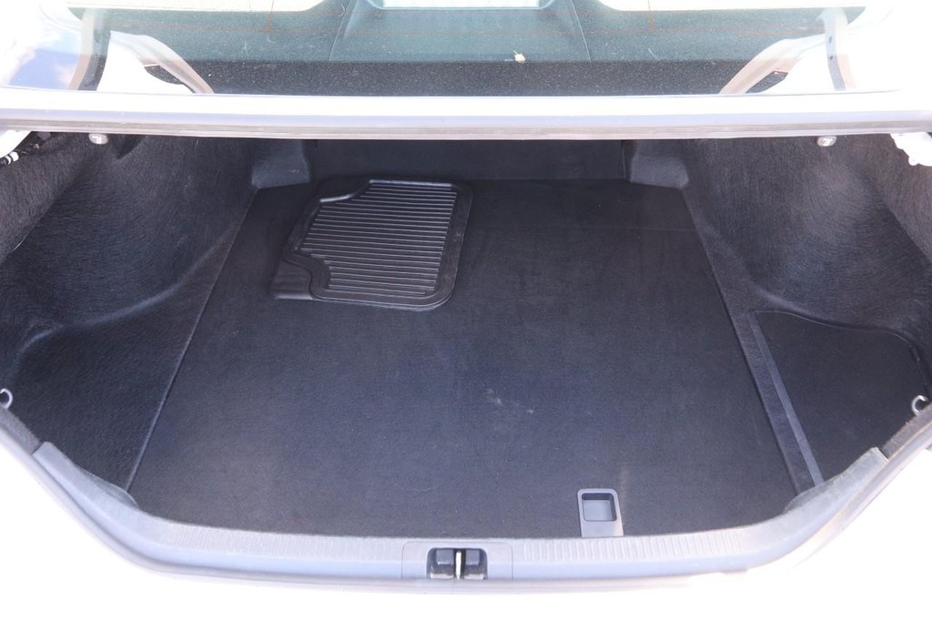 Toyota Camry Vehicle Full-screen Gallery Image 7