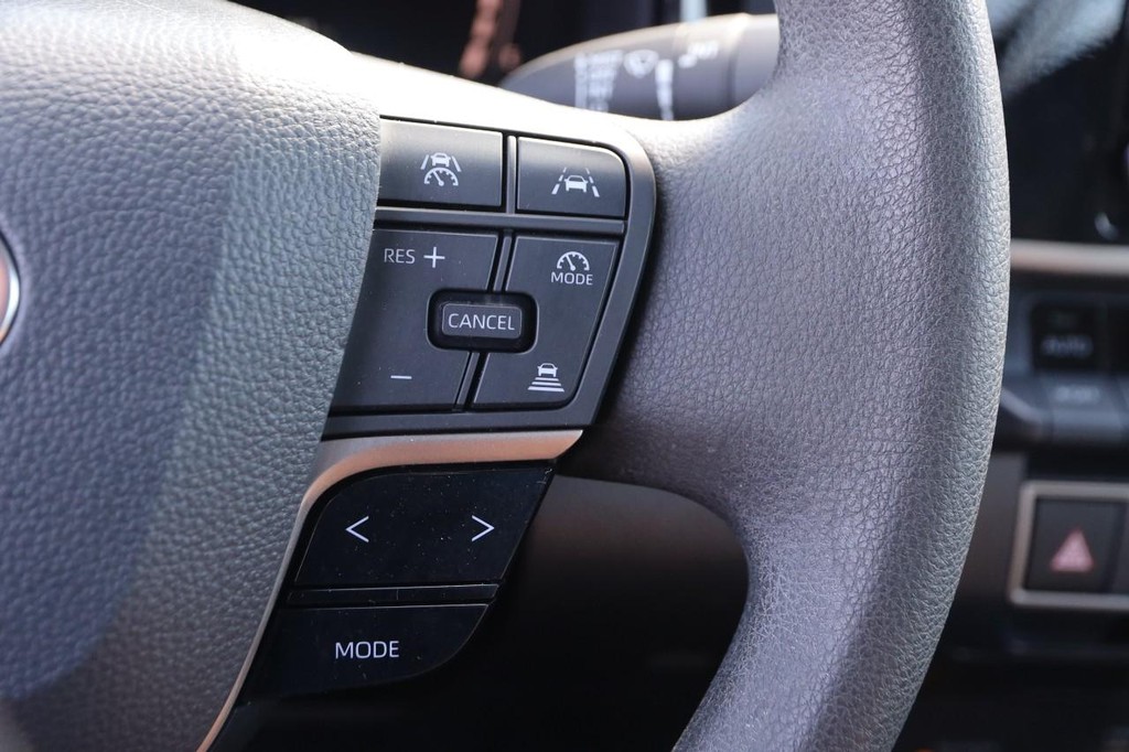 Toyota Camry Vehicle Full-screen Gallery Image 10