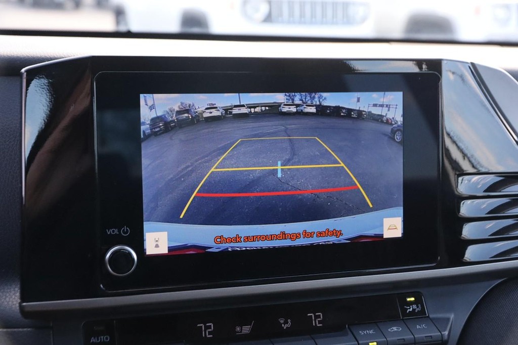 Toyota Camry Vehicle Full-screen Gallery Image 14