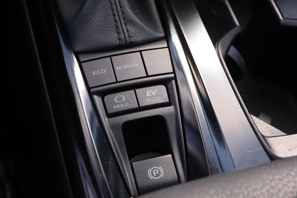 Toyota Camry Vehicle Full-screen Gallery Image 16