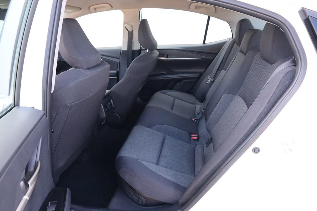 Toyota Camry Vehicle Full-screen Gallery Image 19