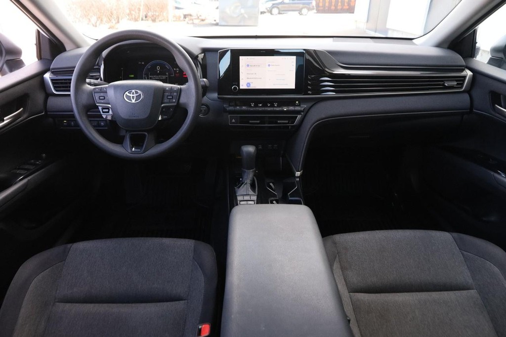 Toyota Camry Vehicle Full-screen Gallery Image 20