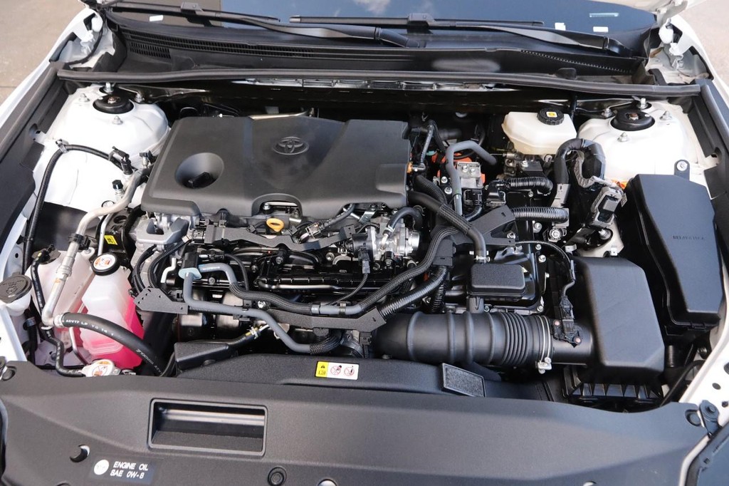 Toyota Camry Vehicle Full-screen Gallery Image 26