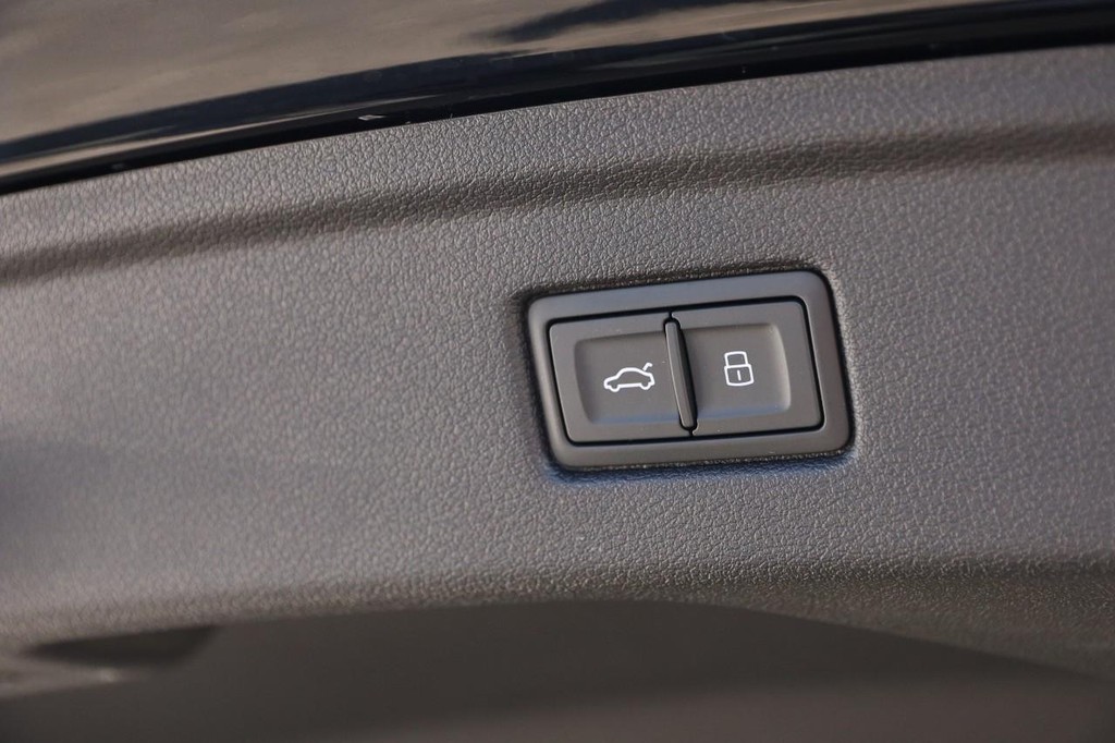 Audi A5 Sportback Vehicle Full-screen Gallery Image 08