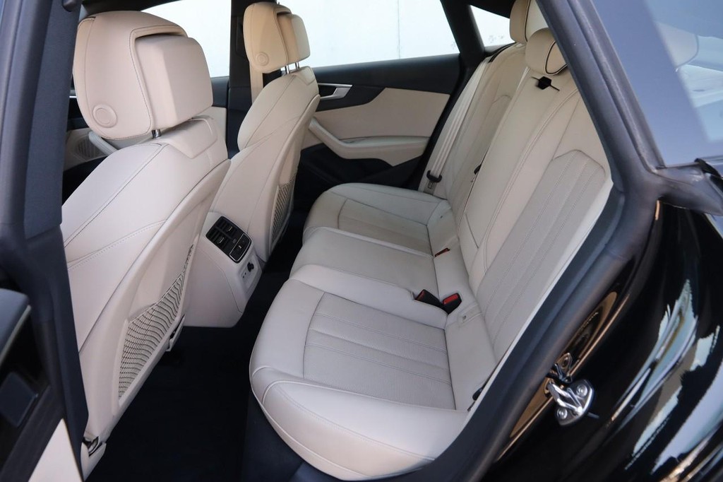 Audi A5 Sportback Vehicle Full-screen Gallery Image 11