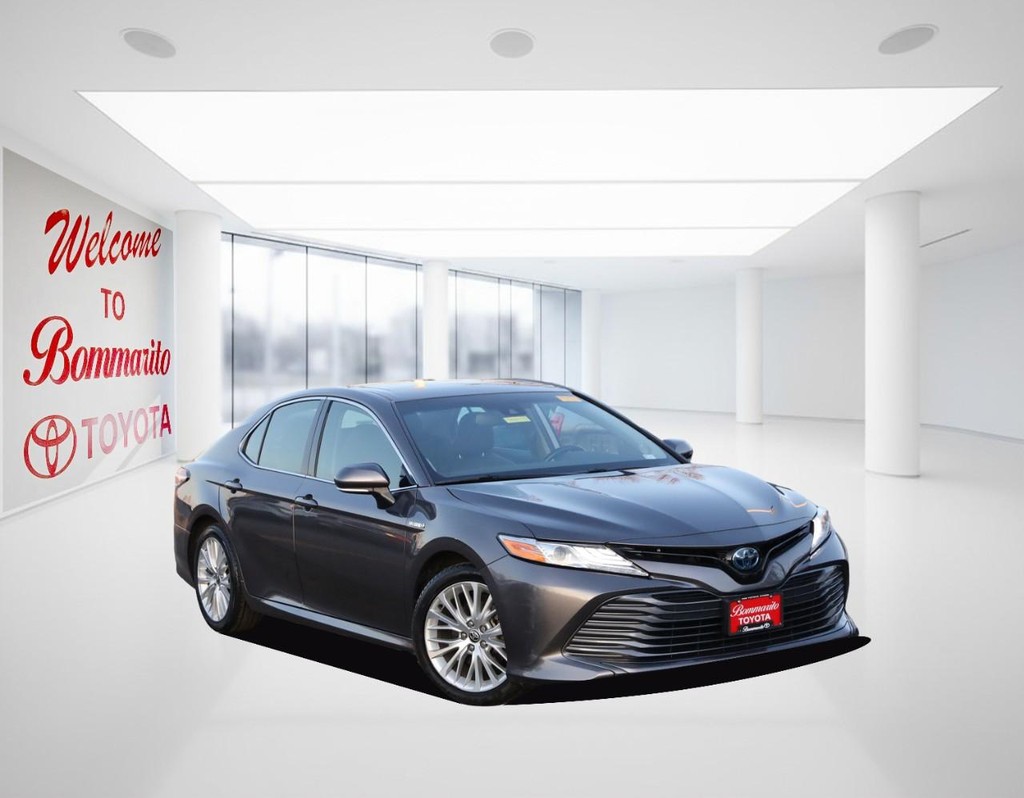Toyota Camry Vehicle Full-screen Gallery Image 2
