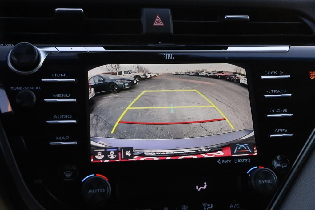 Toyota Camry Vehicle Full-screen Gallery Image 17