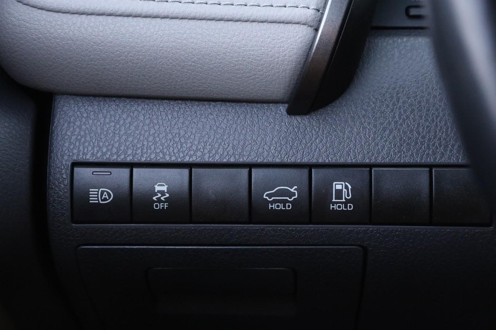 Toyota Camry Vehicle Full-screen Gallery Image 20