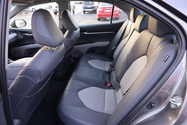 Toyota Camry Vehicle Image 09